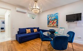 Cozy & Lovely Apartment W/ Patio By Lovelystay